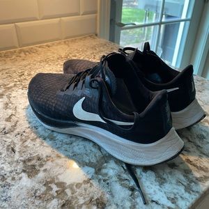 Nike Zoom Pegasus gently worn men’s running shoes.